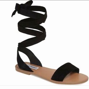 STEVE MADDEN REPUTATION LACE UP SANDAL BLACK -FLAT